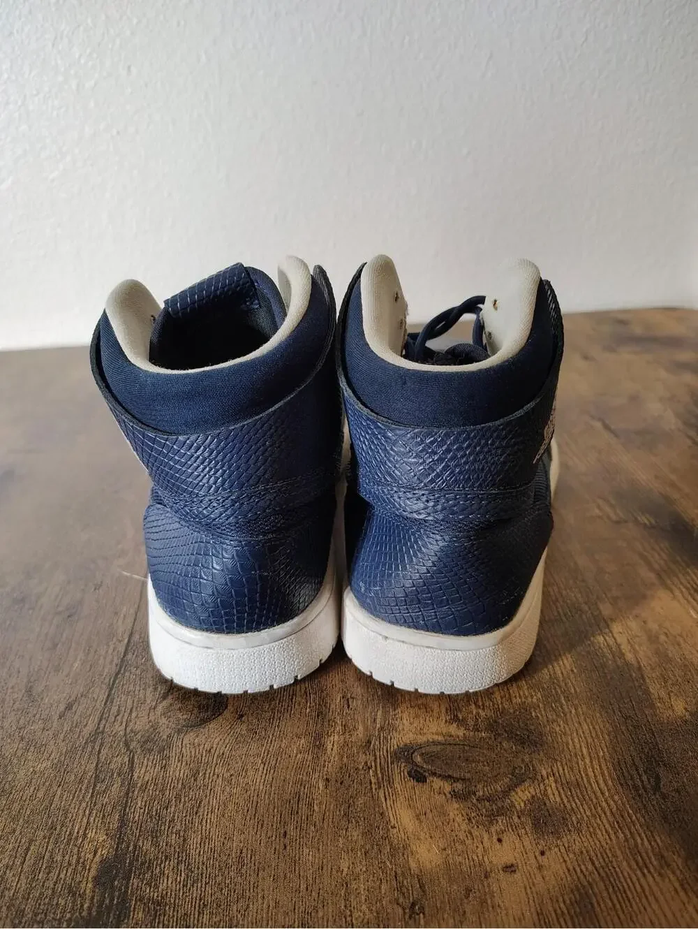 Nike Air Jordan 1 Retro High Nouveau 'Navy Snake'  Sz 8.5  819176-407